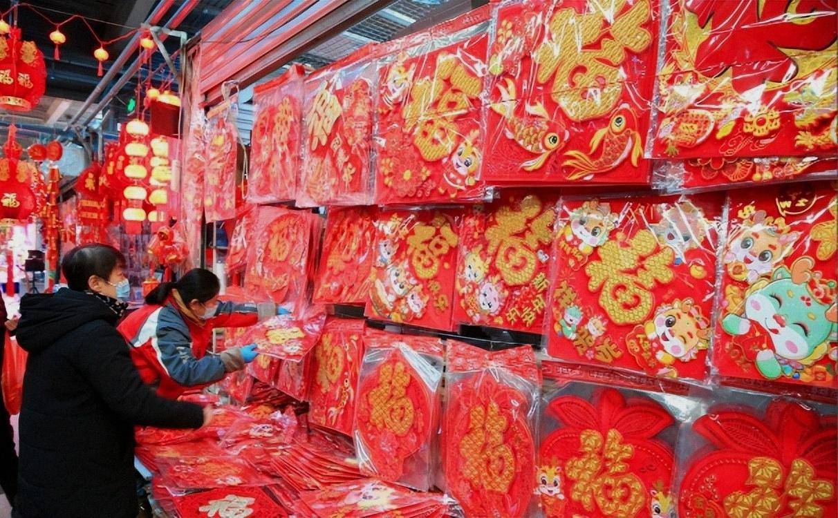 年货起势小包装预制菜走红即时零售与健康低度酒出圈PG麻将胡了试玩平台九天长假商场安静人更会买理性(图2)