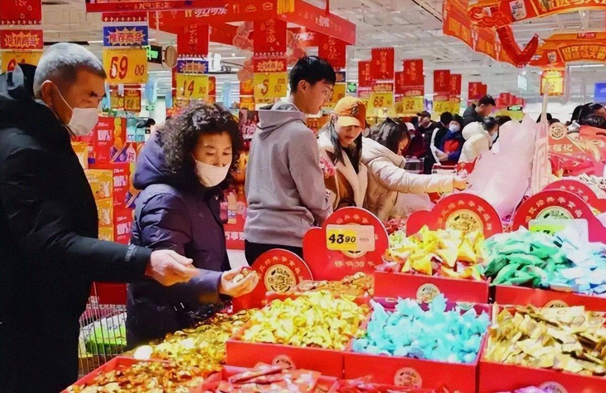 年货起势小包装预制菜走红即时零售与健康低度酒出圈PG麻将胡了试玩平台九天长假商场安静人更会买理性(图5)